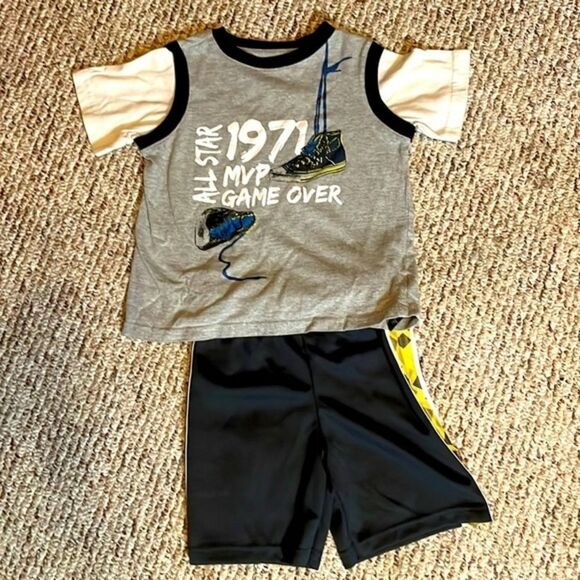 BOYS size 4T Sports Authority t-shirt & Garanimals shorts - Picture 1 of 3